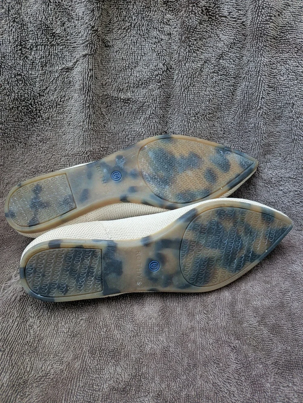 Rothy's Pointed Knit Slip-On in Beige with Blue Trim Size 5.5